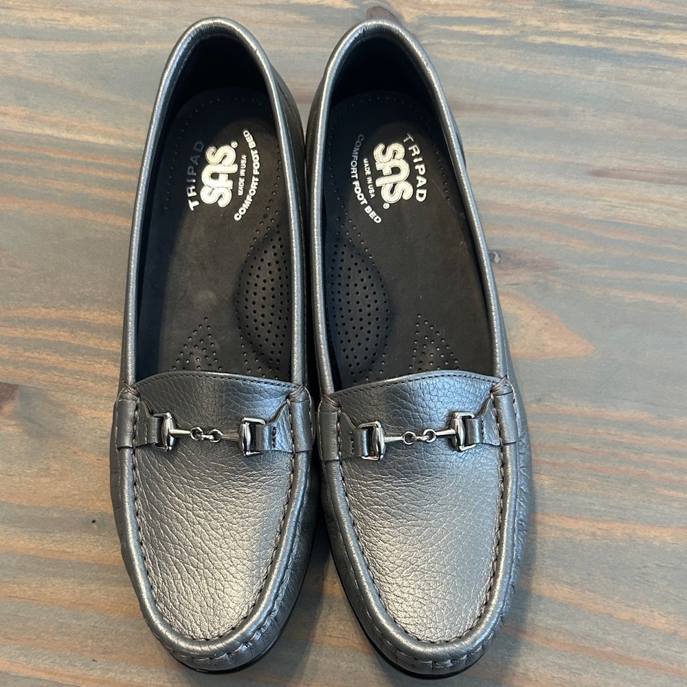SAS Classic Pewter Leather Slip-Ons EUC w/ original box